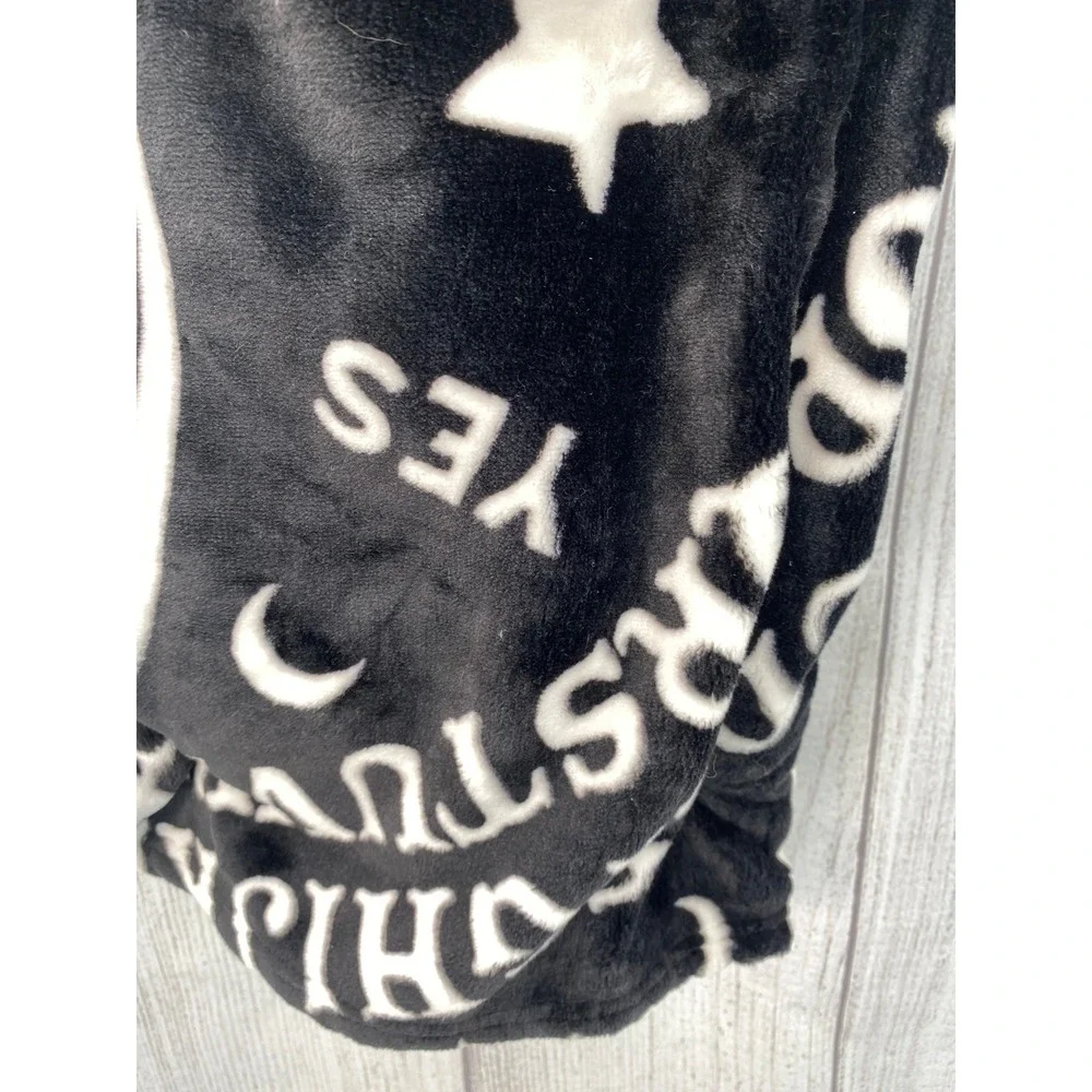 Deco plush throw